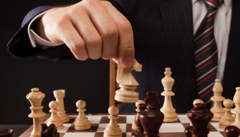 Asume Demetrios Logothetis la presidencia del PCAOB