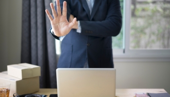 Servicios deducidos: Se debe acreditar su existencia