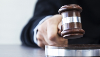 Estrategia del IRS para encarecer juicios a contribuyentes